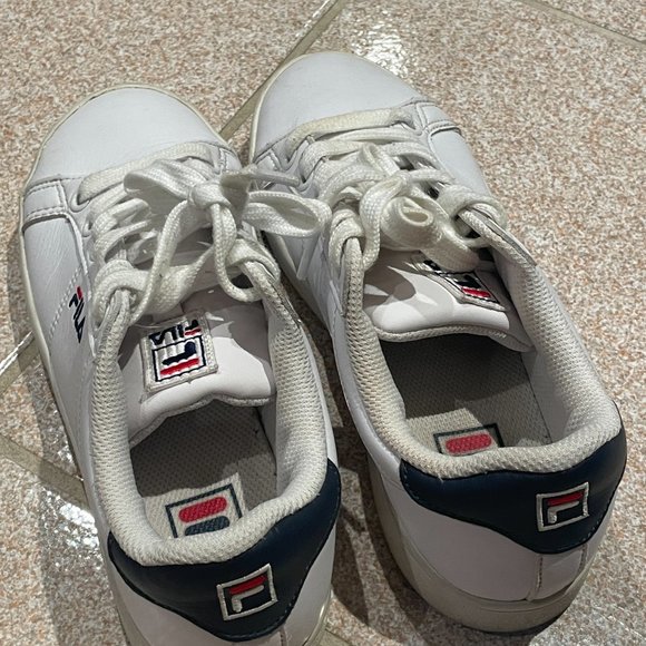Fila White Sneakers - Womens size 5.5 - Picture 4 of 5